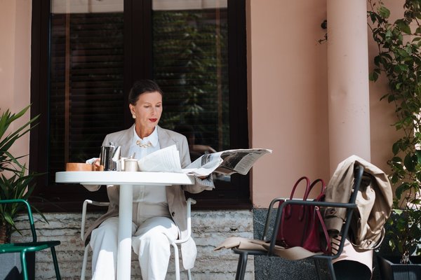 Petit-déjeuner sain dans un intérieur paisible